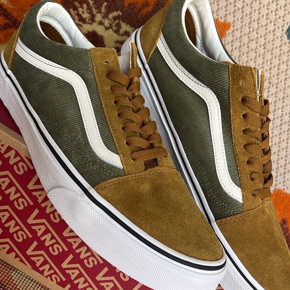 Vans WMNS Old Skool
Mini Cord Green/Brown
VN000ZNIT20A

Old Skool Corduroy - Picture 8 of 16